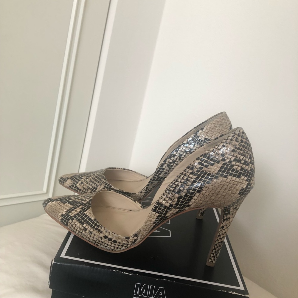 Shoes/used - Picture 2 of 5